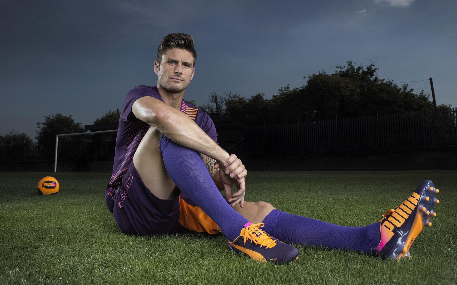 中国队后卫佩雷斯在巴黎奥运会上表现出色，主教练佩雷拉